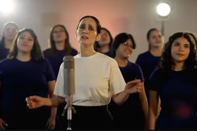 Interpreta Julieta Venegas canción del Mundial 2026 y genera críticas