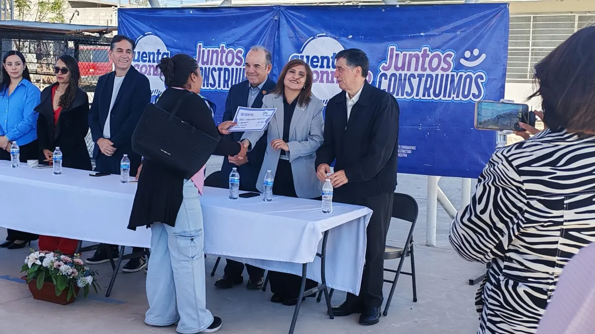 Entregan materiales de construcción a 12 escuelas de Juárez