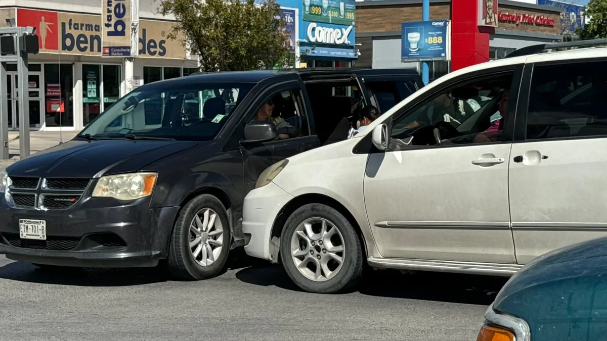 Choque entre Plutarco Elías Calles  y Paseo Triunfo deja a una mujer lesionada
