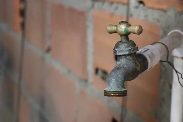 Suspenderá JMAS servicio de agua en varias colonias este martes