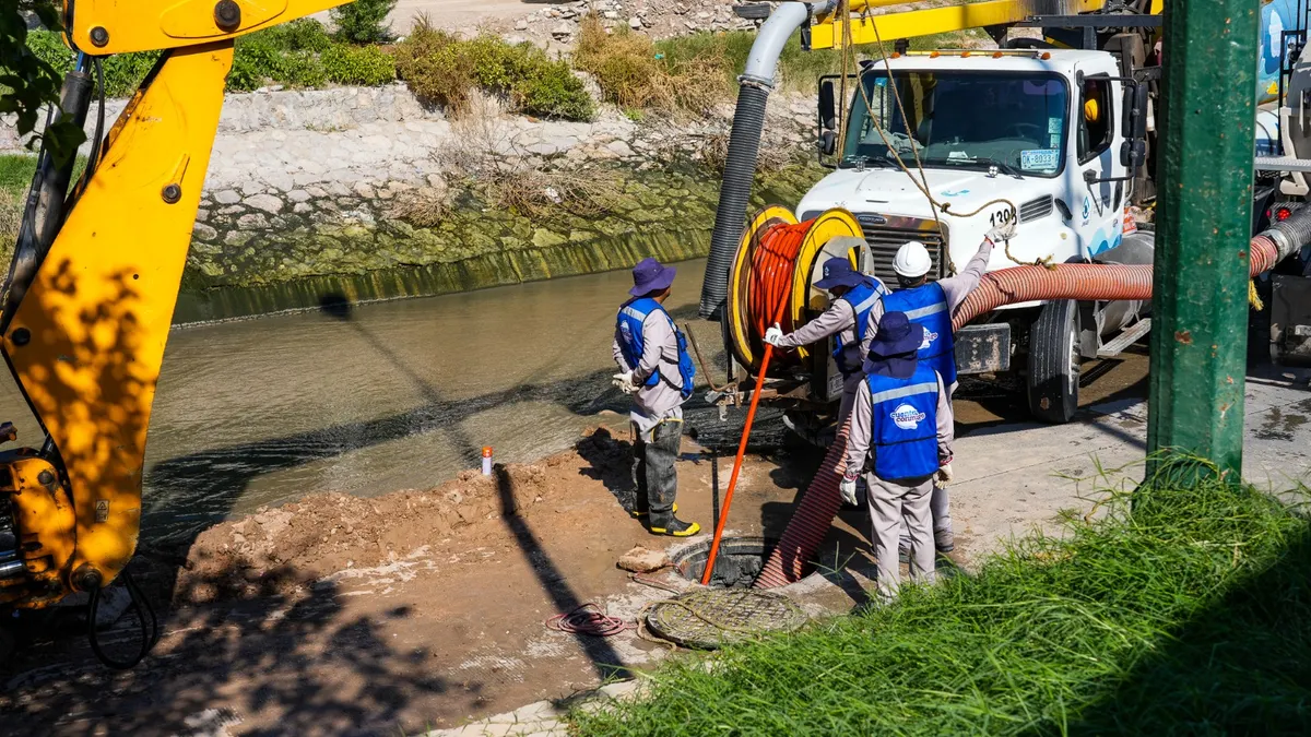 Cierra JMAS tramo del viaducto Díaz Ordaz por limpieza de colector
