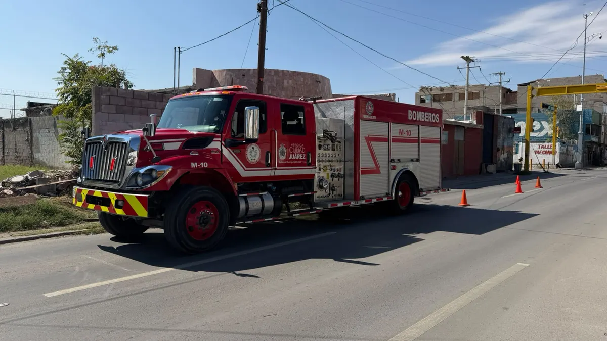 Sofocan Bomberos incendio en terreno baldío de la Zona Centro