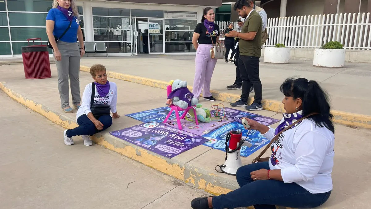 Protesta madre de niña autista en Ciudad Judicial; exige que se respeten sus derechos