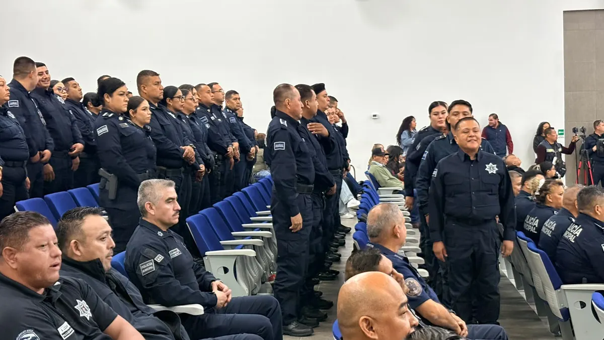Reconocen a 121 policías de Juárez por su desempeño y trayectoria