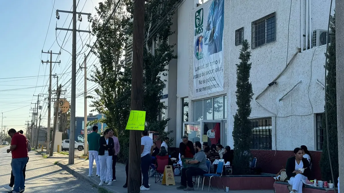 Protesta del IMSS afecta tránsito en la avenida Vicente Guerrero