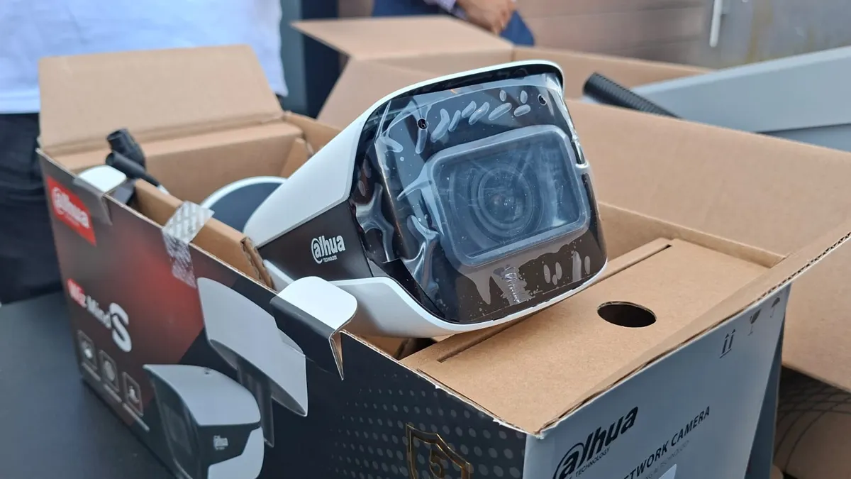 Avanzan 80% trabajos de fibra óptica para modernización de semáforos en Juárez