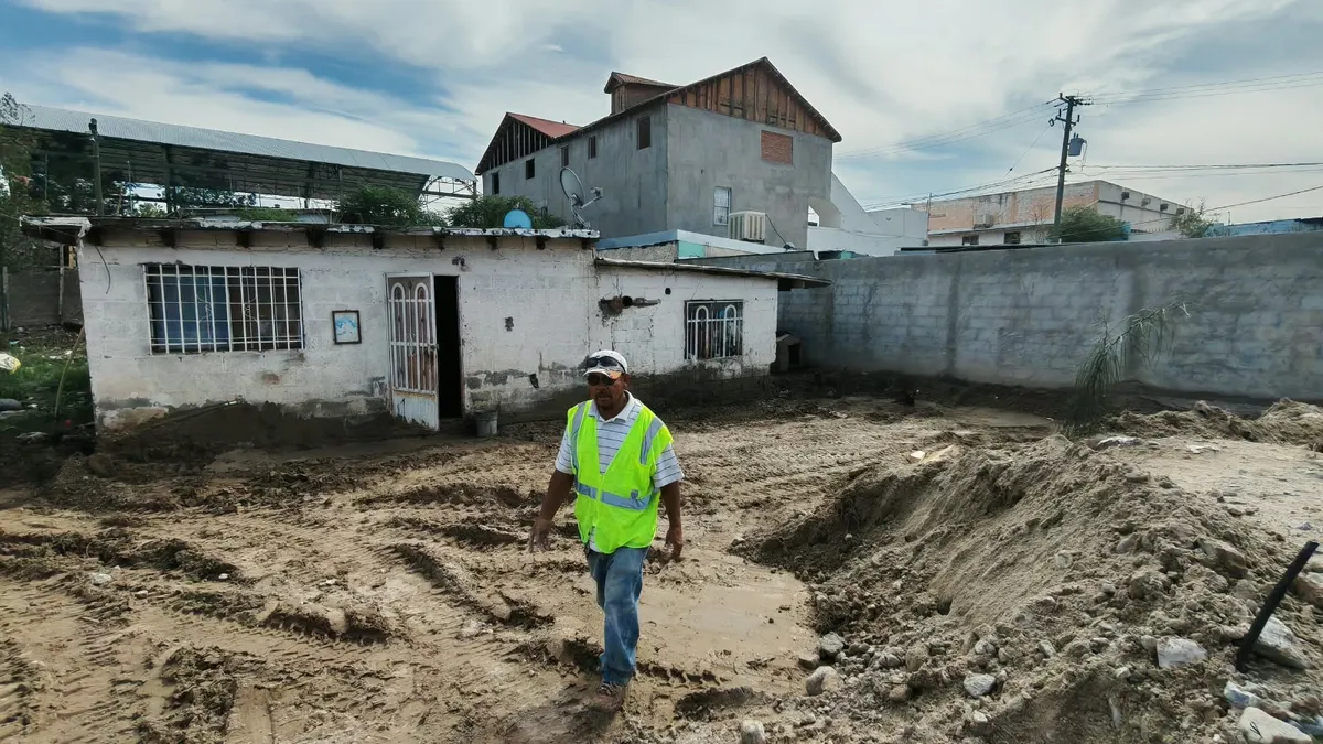 Familia de la colonia Francisco Sarabia pide ayuda tras perder todo en inundación