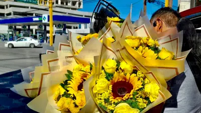 Flores amarillas llenan los cruceros de Juárez por tendencia viral