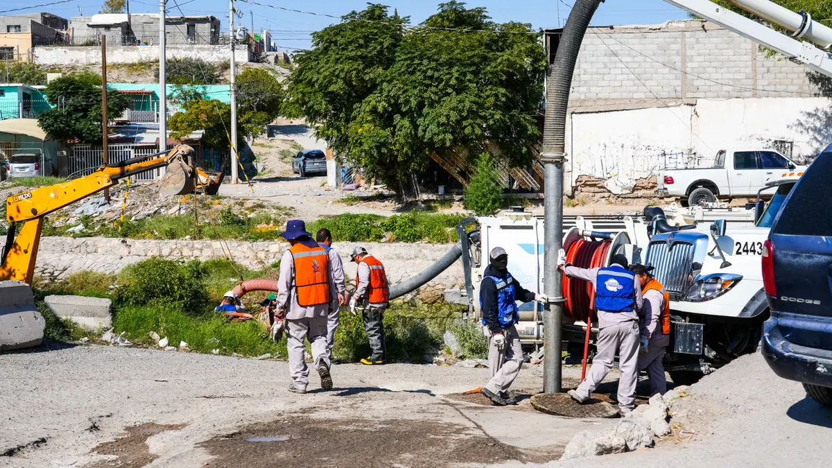 Cierra JMAS tramo del viaducto Díaz Ordaz por limpieza de colector