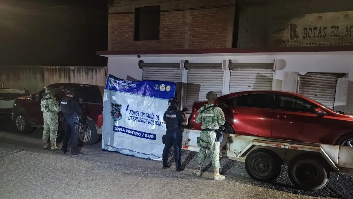 Aseguran dos camionetas robadas y droga durante operativos en Aldama