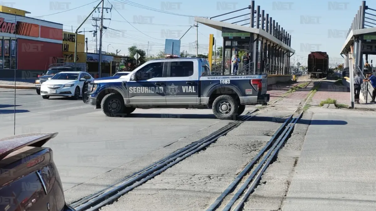 Motociclista repartidor resulta lesionado tras choque en eje vial Juan Gabriel