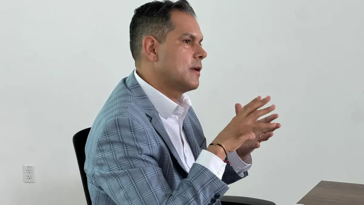 Empresarios del Corredor Gómez Morín recorren la Torre Centinela