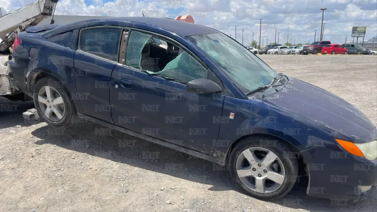 Aseguran auto vandalizado en estacionamiento del bulevar Zaragoza y Tecnológico