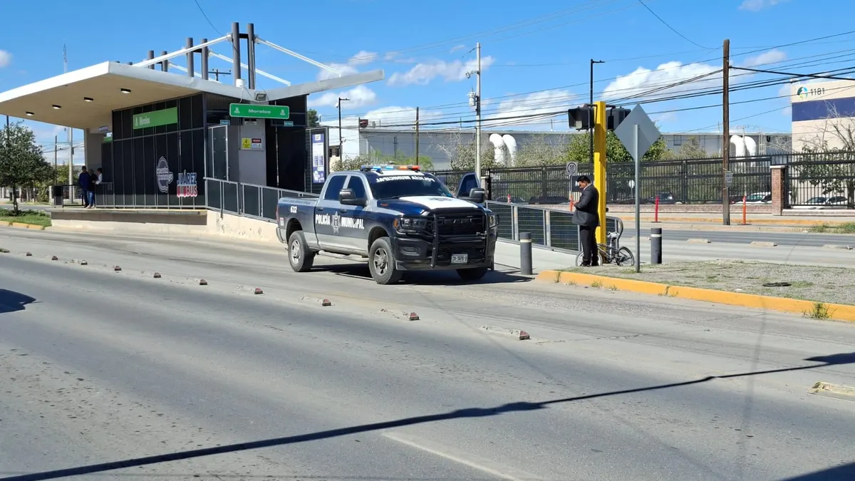 Atropella patrulla a peatón en carril confinado del BRT en Zaragoza