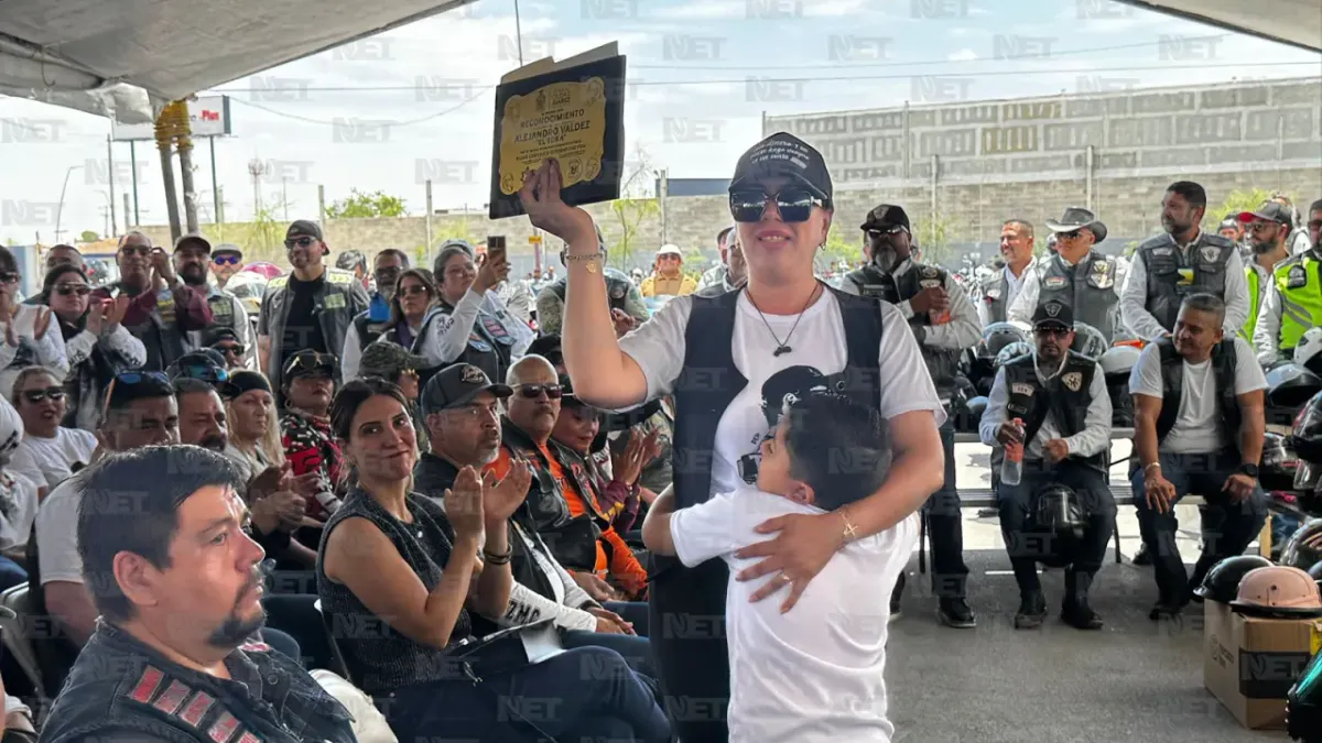 Reparte Seguridad Vial cascos a motociclistas en Juárez