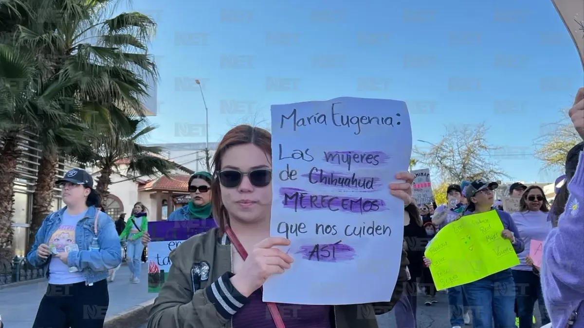 Marchan miles de mujeres en Chihuahua