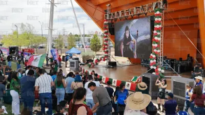 Disfrutan juarenses partido inaugural del Mundial en Parque Central