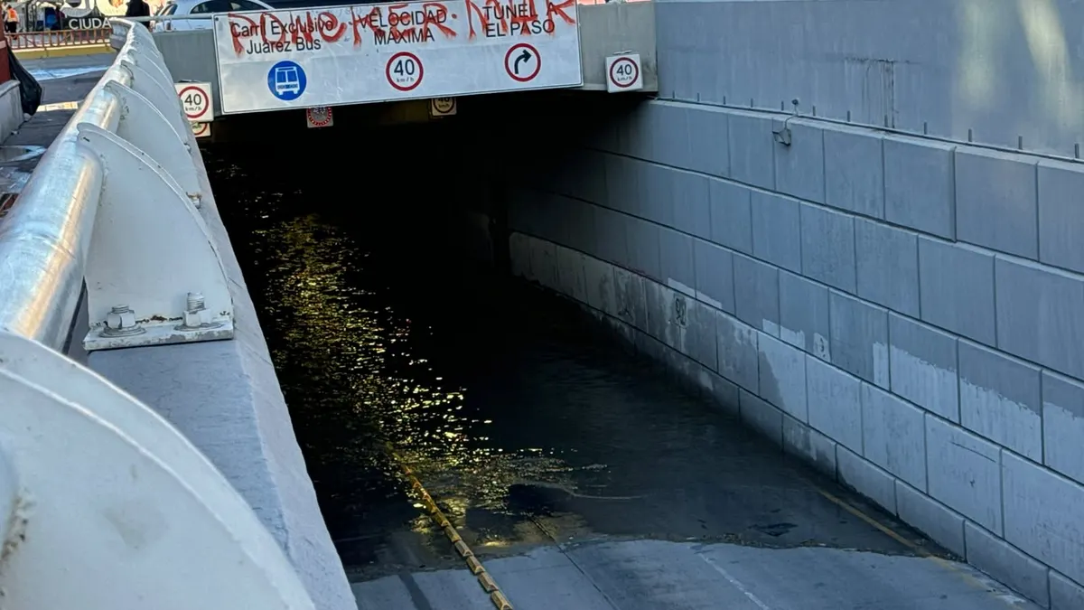 Cierran túnel de la 16 de Septiembre por acumulación de agua