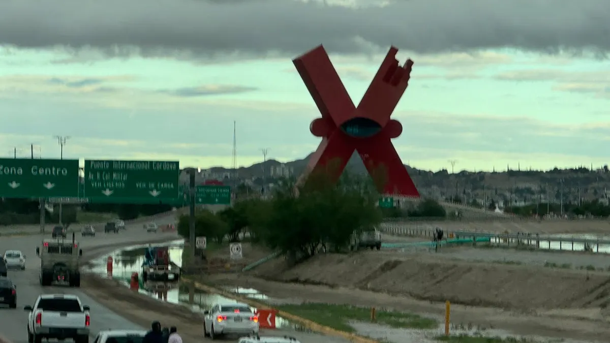 Habilitan dos carriles en Juan Pablo II tras labores de desagüe