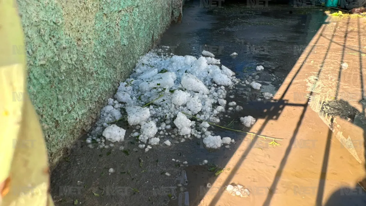 Sorprende a juarenses granizo que no se derrite