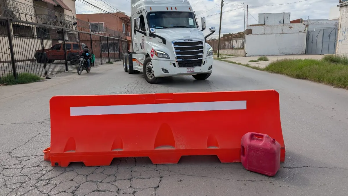 Atiende JMAS reporte de alcantarilla abierta en la Vicente Guerrero