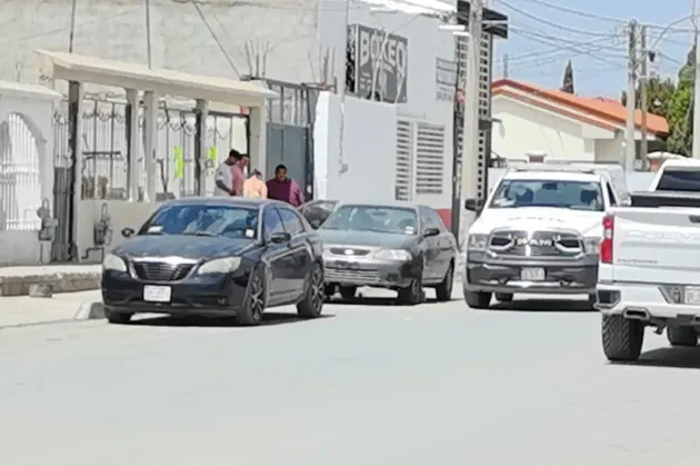 Encuentran sin vida a hombre dentro de auto en Salvárcar