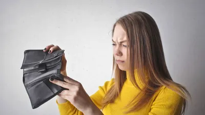 Generación Z enfrenta dificultades para ahorrar: 42% vive al día, según estudio