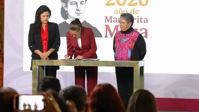 Firma Sheinbaum decreto para limitar la información reservada