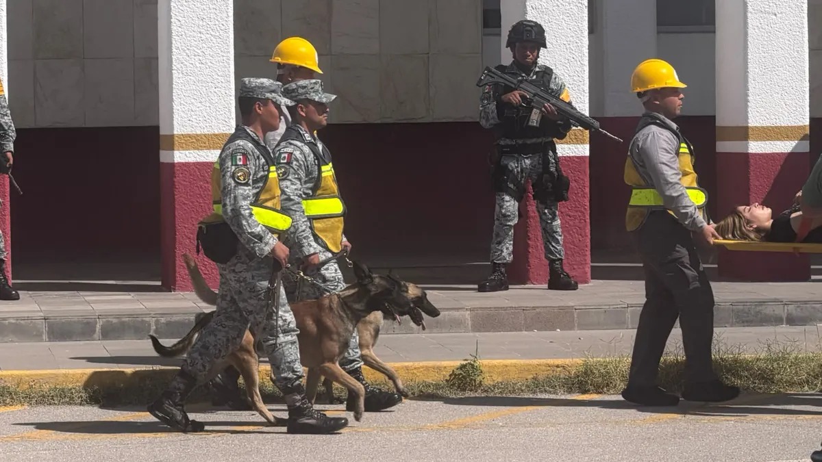 Evacúan a 205 personas en simulacro de sismo en la Aduana