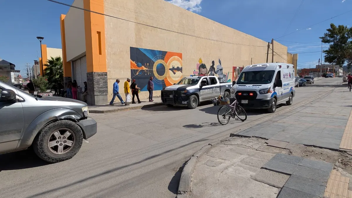 Atropella camioneta a ciclista de la tercera edad en el Centro
