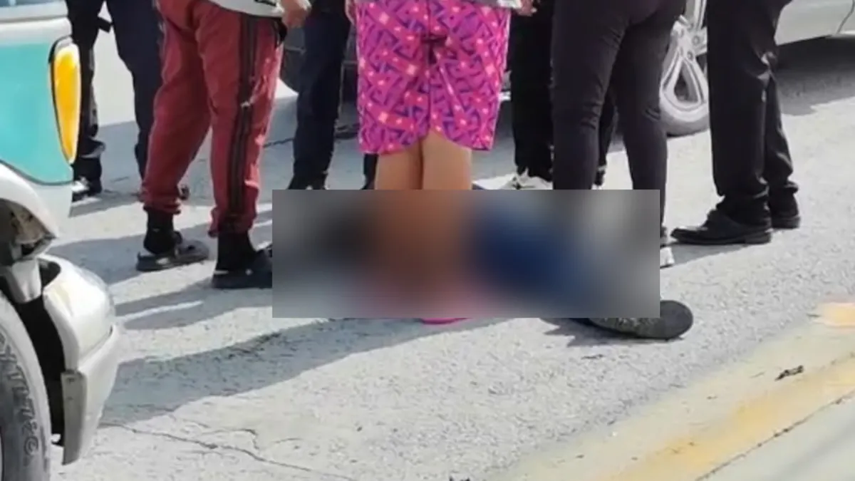 Mujer sufre fuerte golpe en la cabeza tras caer de banqueta en libramiento Aeropuerto