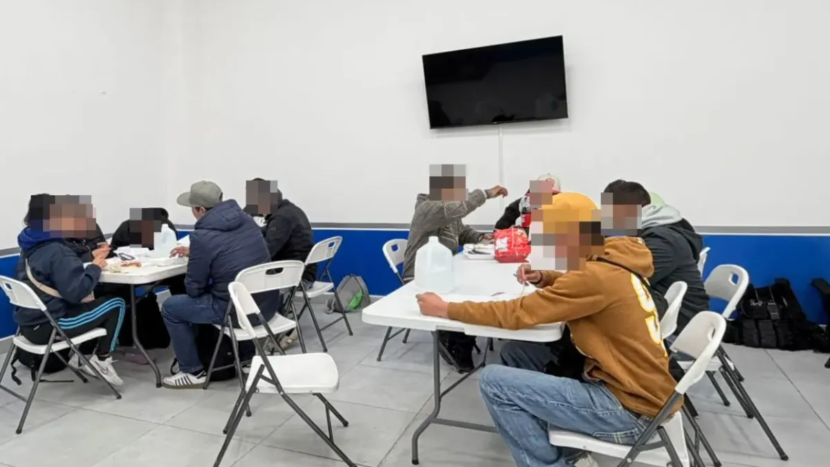 Escuchan gritos de auxilio y rescatan a 11 migrantes secuestrados en Juárez