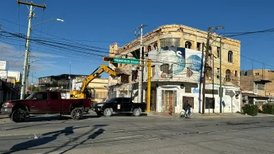 Demuelen antiguo Hotel Olivia por riesgo de colapso en la Zona Centro