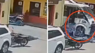 Camión arrolla a mujer y niña en pleno centro de Puebla