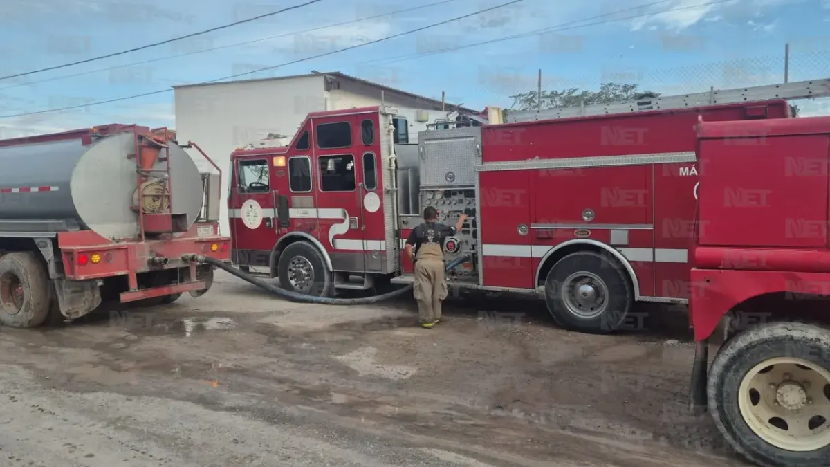 Incendio en recicladora de Juárez moviliza a bomberos de madrugada