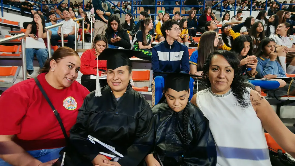 Reconocen a alumnas con discapacidad visual en Generación de Excelencia 2026
