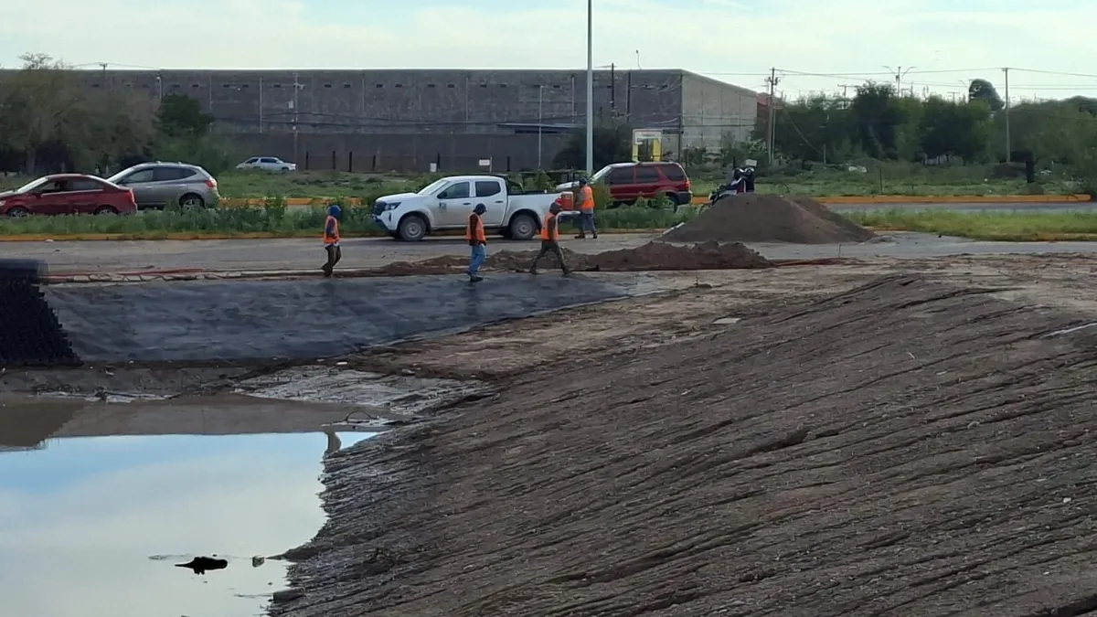 Detienen obras de pozo de absorción en De las Torres por lluvias