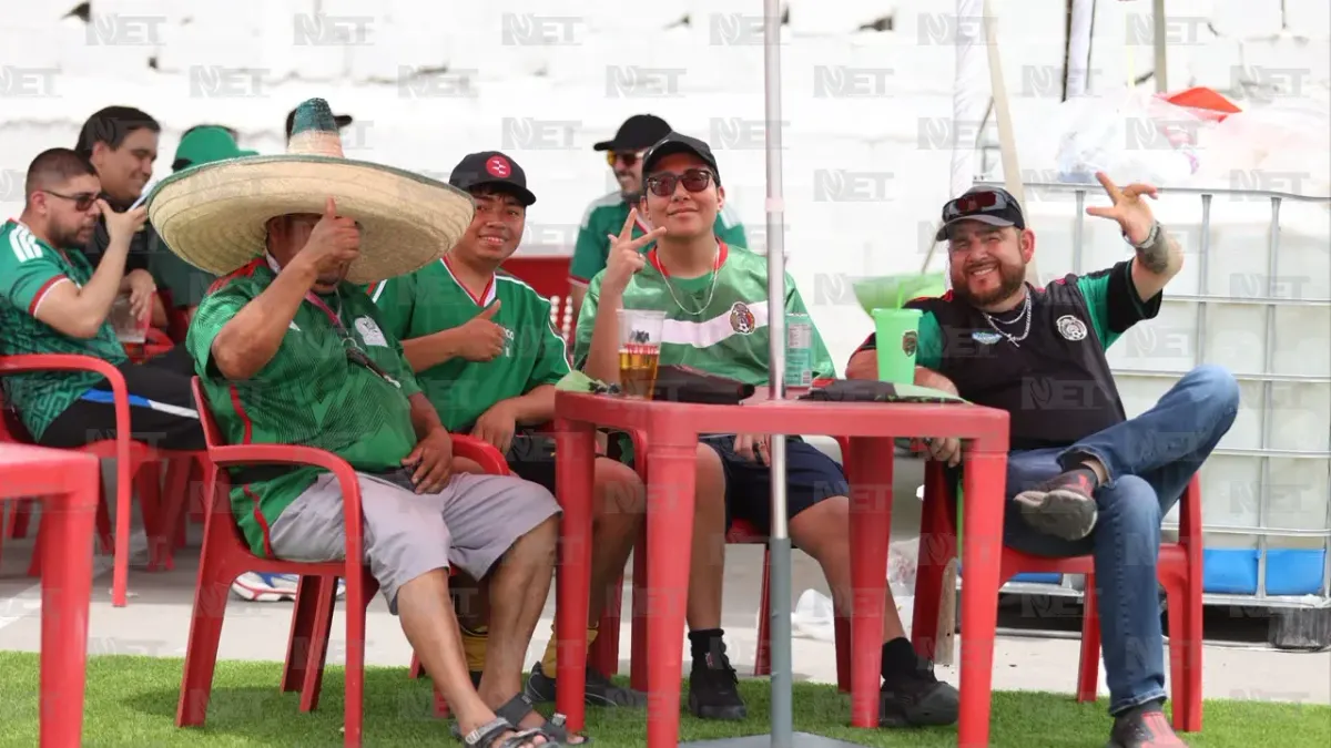 Aficionados viven la inauguración del Mundial en estadio 8 de Diciembre