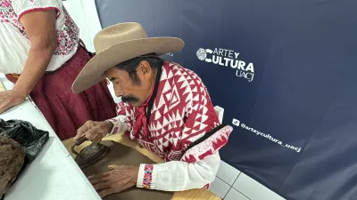 Llega 'El Señor de las Sirenas' a Juárez para compartir su arte en barro