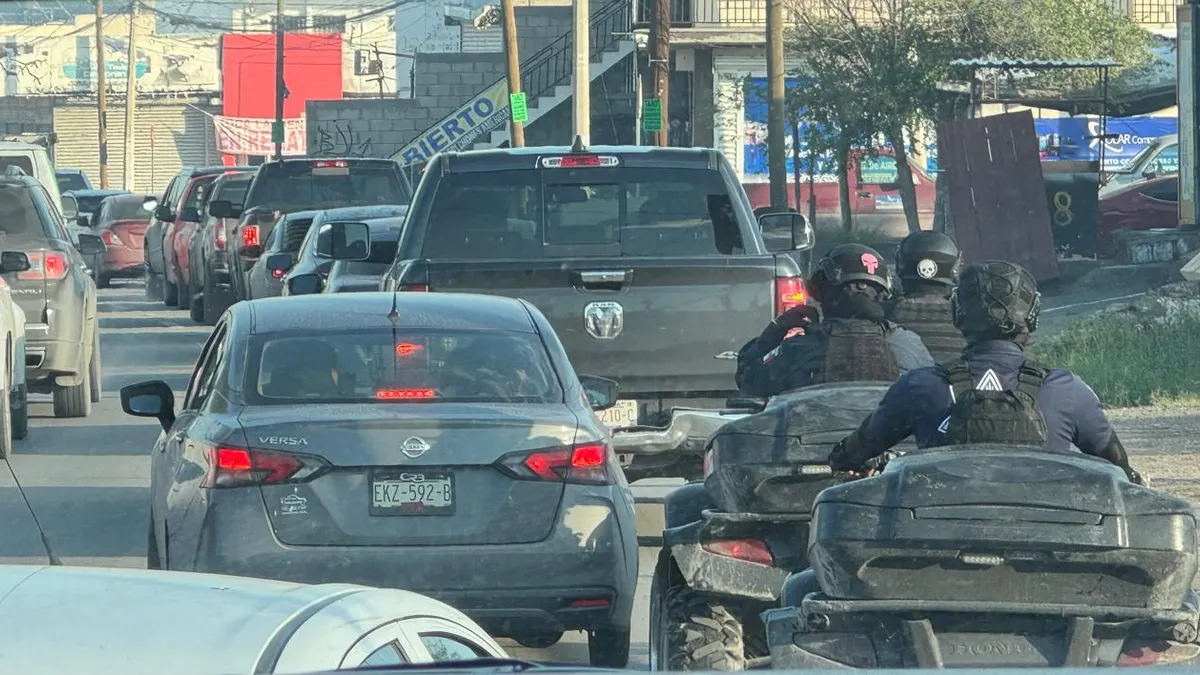 Cierran tramo de Las Torres y caos vial se extiende por avenidas principales