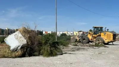 Retira Municipio más de mil toneladas de basura de diques en Villas del Sur