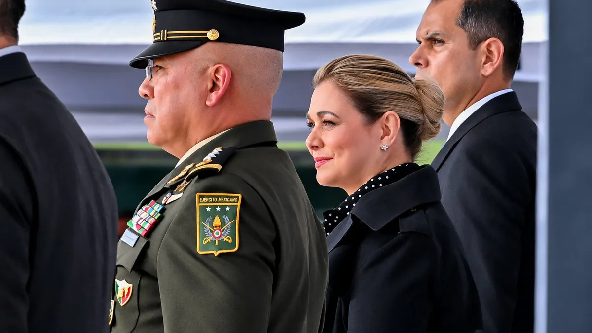 Asiste Maru Campos a toma de mando de la XI Región Militar en Torreón