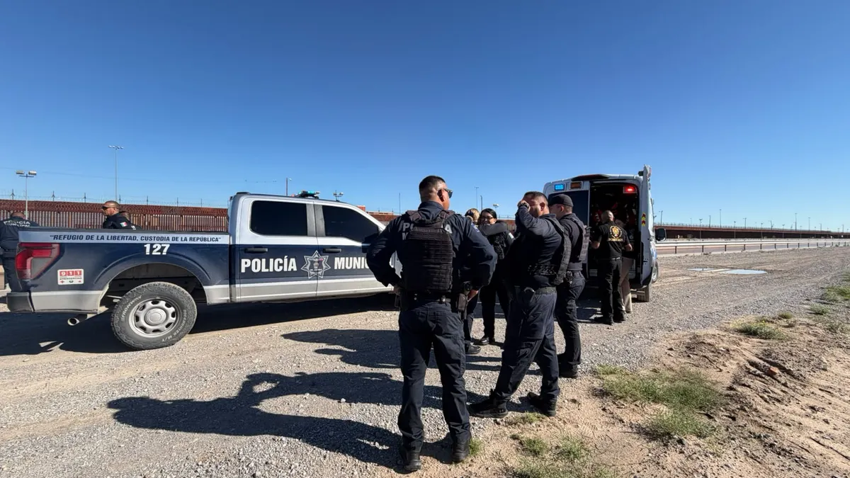 Policía se lanza al río Bravo para salvar a hombre que entró durante la creciente