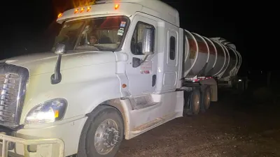 Camión cisterna sin luces transportaba 32 mil litros de huachicol en Chihuahua
