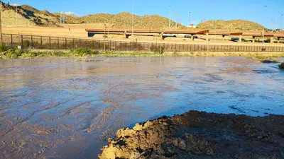 Despliega JMAS maquinaria y personal en río Bravo; llevan más de 12 horas trabajando