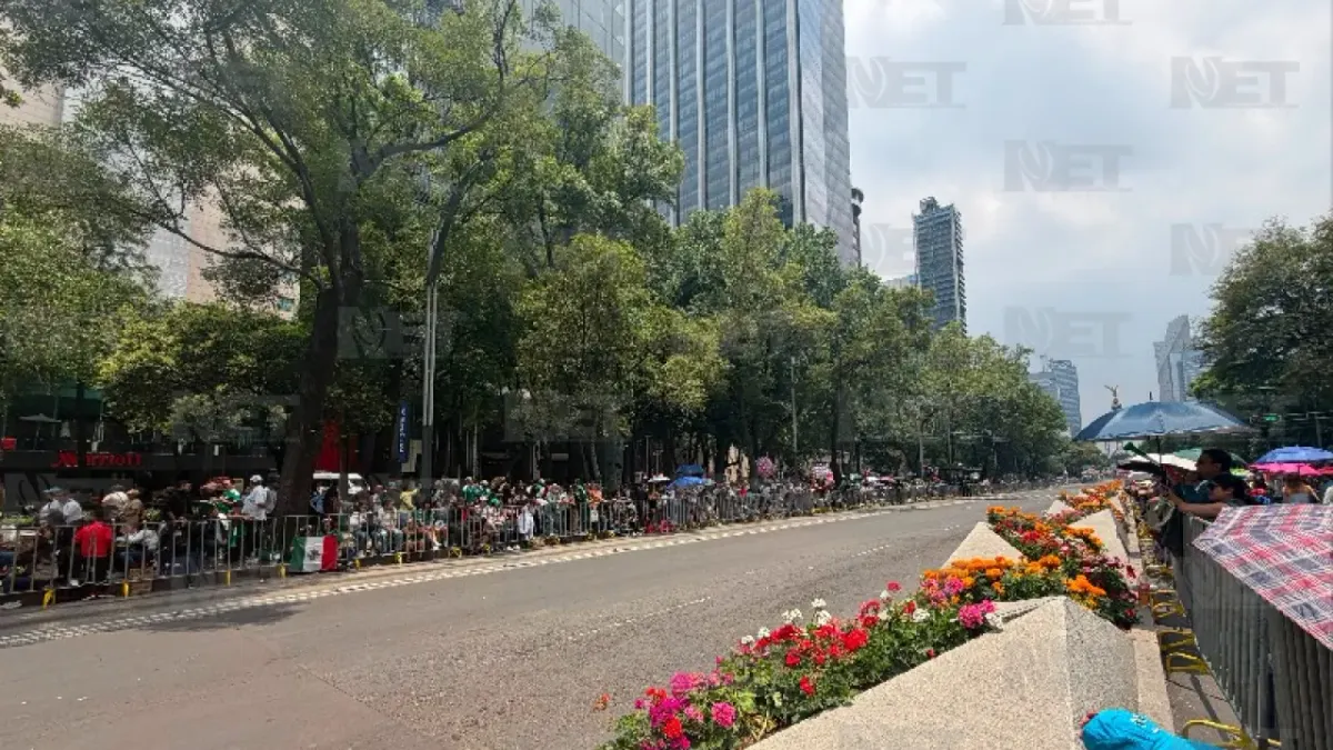 Mundial de futbol y Día de Muertos se fusionan en espectacular desfile en CDMX