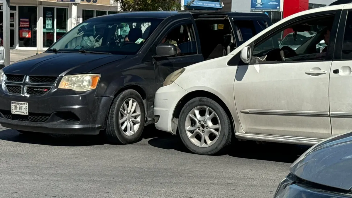 Choque entre Plutarco Elías Calles  y Paseo Triunfo deja a una mujer lesionada
