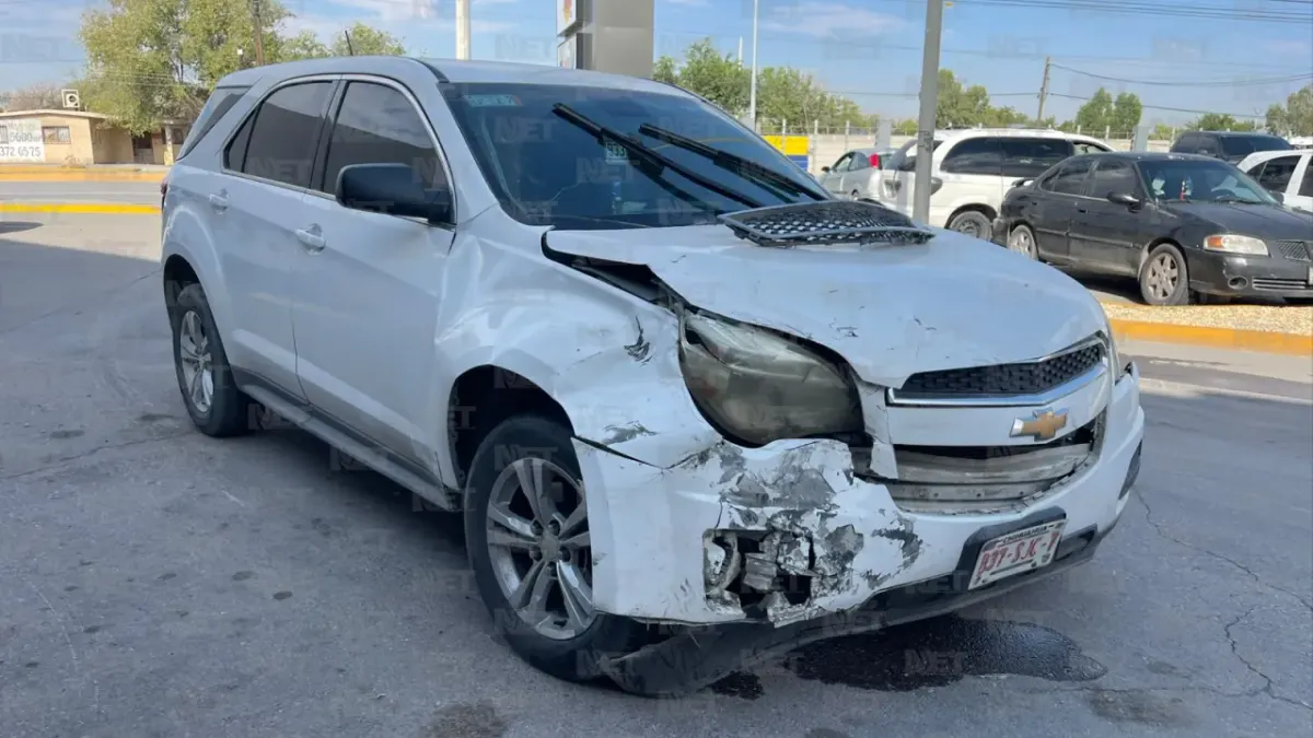 Carambola en Gómez Morín deja daños materiales y un motociclista lesionado