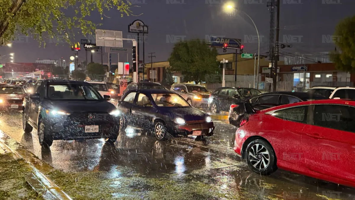 Tormenta con granizo provoca inundaciones y caos vial en Ciudad Juárez