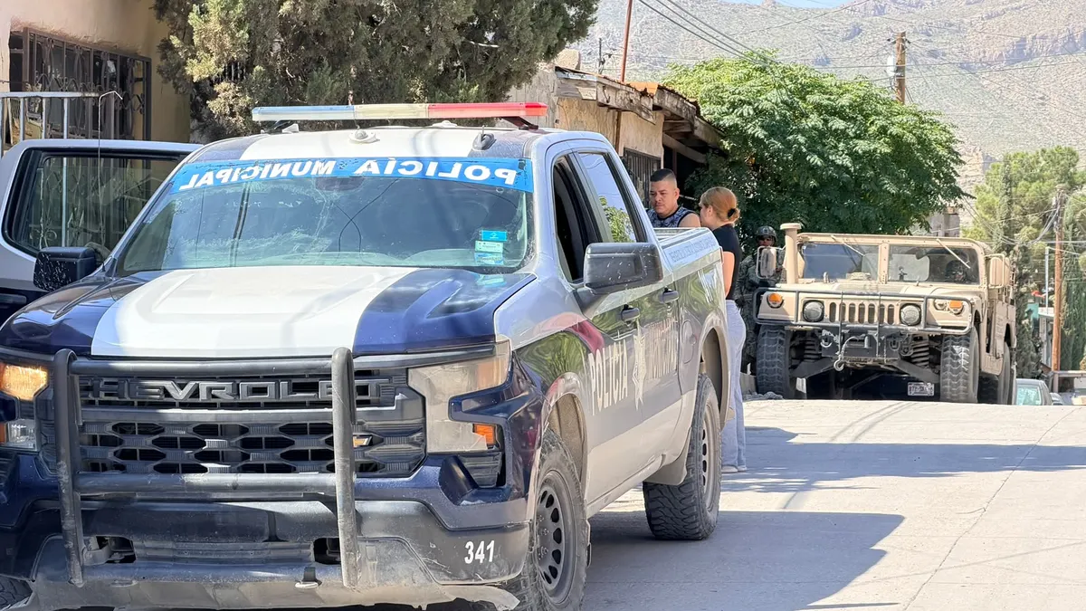 Vecinos de la Aztecas hallan a hombre sin vida en su casa